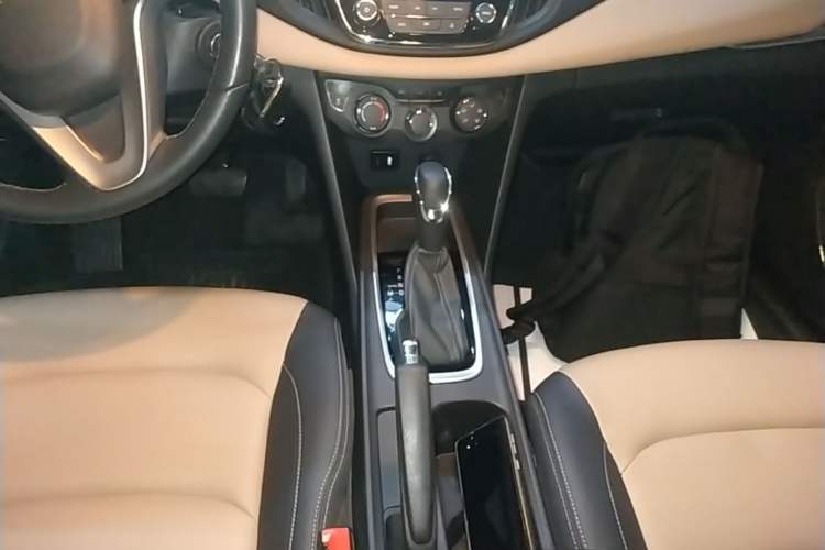Used Chevrolet Monza 2022 320 Automatic Enjoyment Sunroof Version Gear Lever