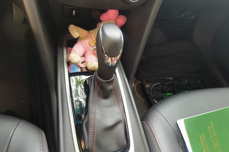 Used Chevrolet Monza 2022 Light Hybrid RS 330T Automatic Comfort Edition Gear Lever
