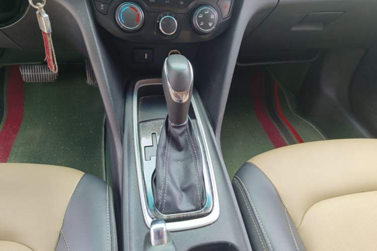 Used Chevrolet Monza 2022 320 Automatic Enjoyment Edition Gear Lever