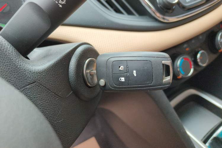 Used Chevrolet Monza 2022 320 Automatic Enjoyment Sunroof Version Interior 1