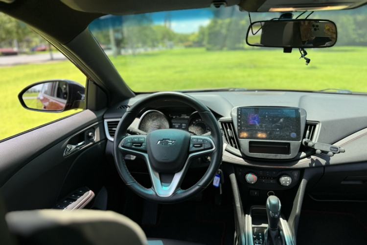Used Chevrolet Monza 2022 Light Hybrid RS 330T Automatic Comfort Edition Interior 4