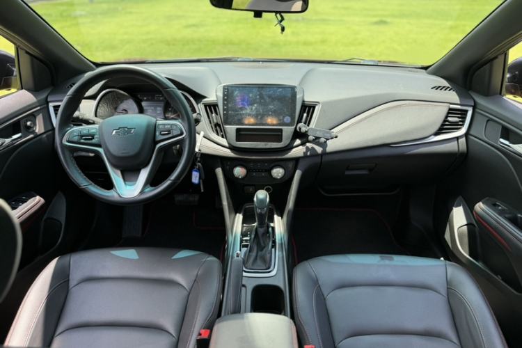 Used Chevrolet Monza 2022 Light Hybrid RS 330T Automatic Comfort Edition Interior 5