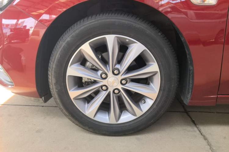 Used Chevrolet Monza 2022 320 Automatic Enjoyment Sunroof Version Left Front Wheel Hub