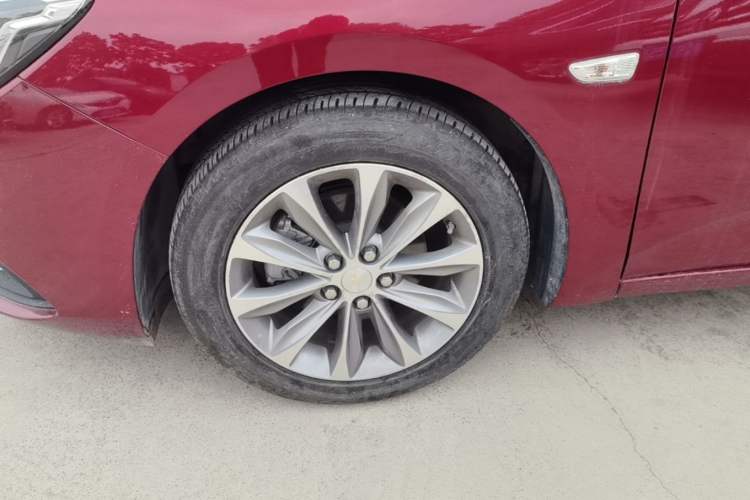 Used Chevrolet Monza 2022 320 Automatic Enjoyment Sunroof Version Left Front Wheel Hub