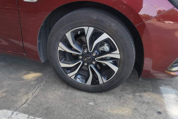 Used Chevrolet Monza 2022 Light Hybrid RS 330T Automatic Comfort Edition Right Front Wheel Hub
