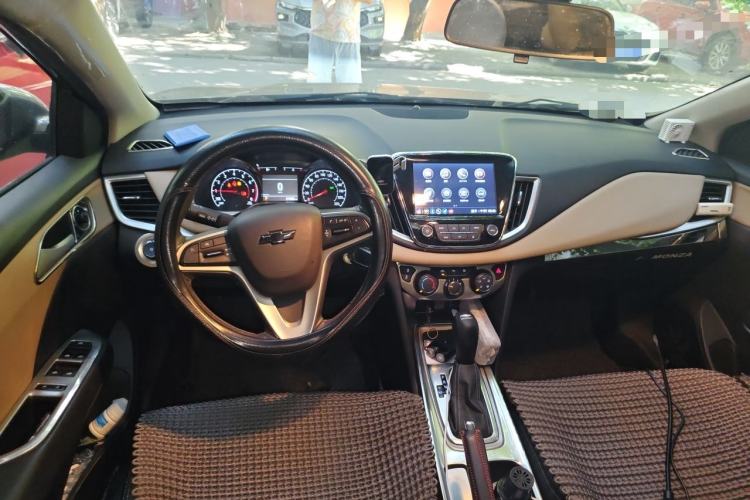 Used Chevrolet Monza 2022 320 Automatic Enjoyment Sunroof Version Center Console