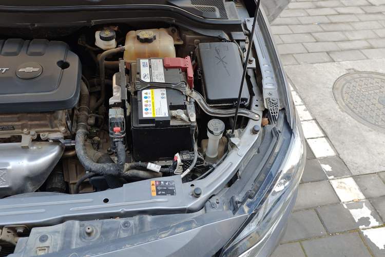 Used Chevrolet Monza 2022 320 Automatic Enjoyment Sunroof Version Engine Bay Left