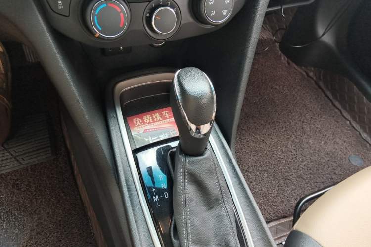 Used Chevrolet Monza 2022 320 Automatic Enjoyment Edition Gear Lever