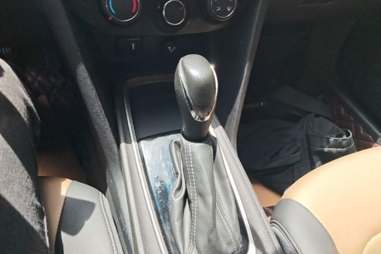 Used Chevrolet Monza 2022 320 Automatic Enjoyment Sunroof Version Gear Lever