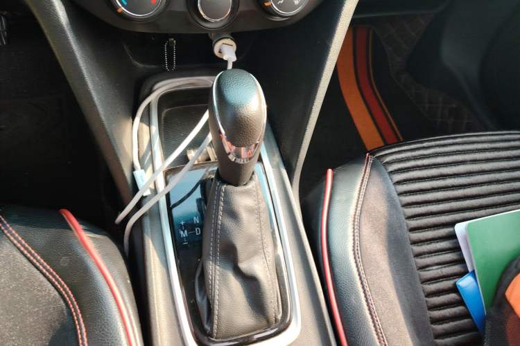Used Chevrolet Monza 2022 320 Automatic Enjoyment Sunroof Version Gear Lever