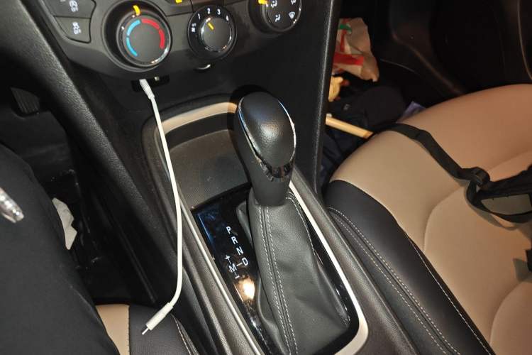Used Chevrolet Monza 2022 320 Automatic Enjoyment Sunroof Version Gear Lever