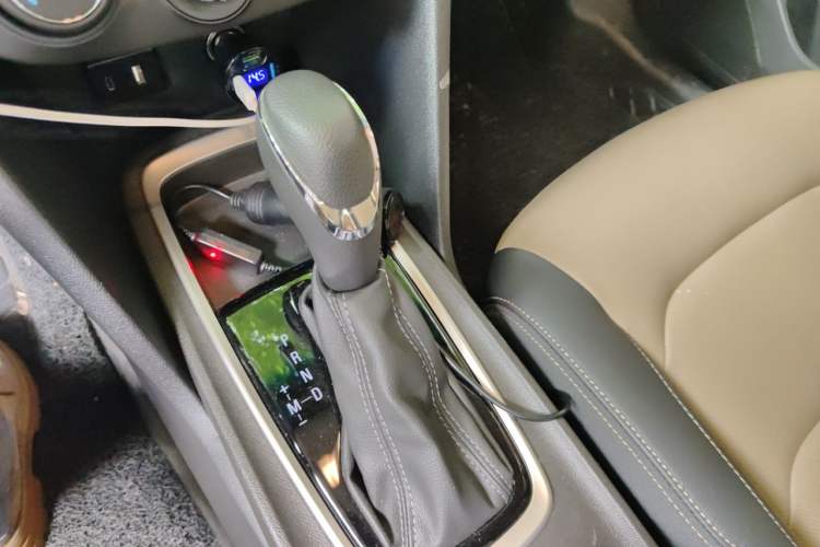 Used Chevrolet Monza 2022 320 Automatic Enjoyment Sunroof Version Gear Lever