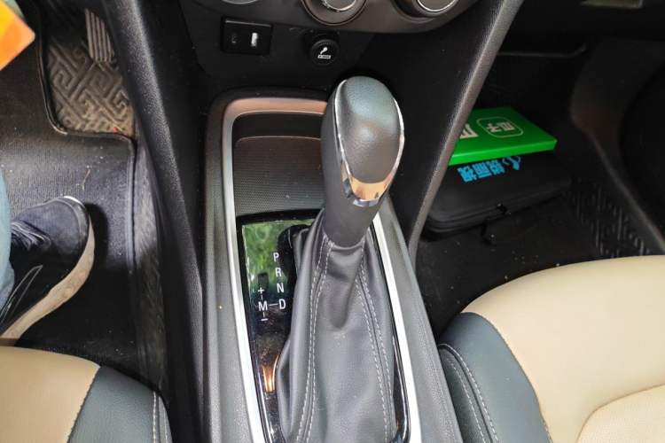 Used Chevrolet Monza 2022 320 Automatic Enjoyment Sunroof Version Gear Lever