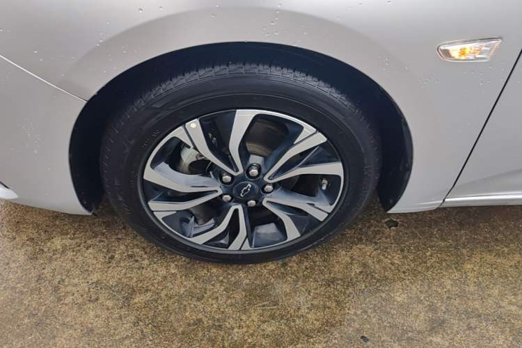 Used Chevrolet Monza 2022 Light Hybrid RS 330T Automatic Comfort Edition Left Front Wheel Hub