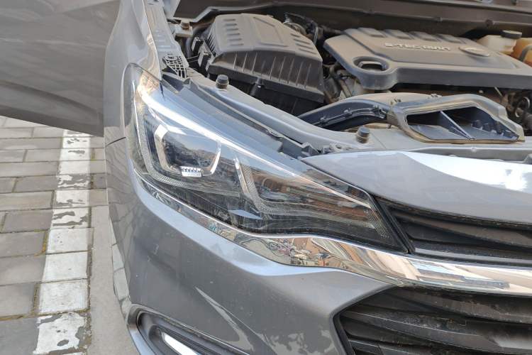 Used Chevrolet Monza 2022 320 Automatic Enjoyment Sunroof Version Right Front Headlight