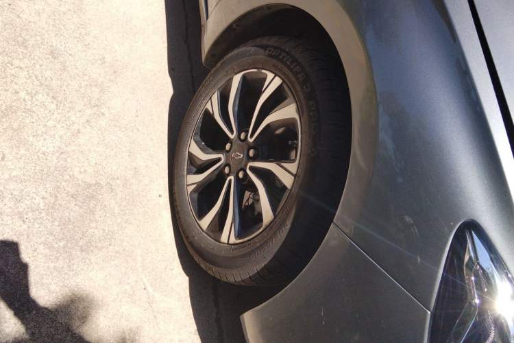 Used Chevrolet Monza 2022 Light Hybrid RS 330T Automatic Comfort Edition Right Front Wheel Hub
