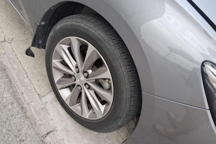 Used Chevrolet Monza 2022 320 Automatic Enjoyment Edition Right Front Wheel Hub