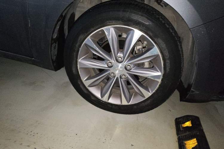 Used Chevrolet Monza 2022 320 Automatic Enjoyment Edition Right Front Wheel Hub