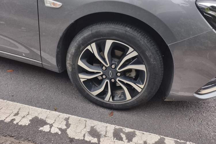 Used Chevrolet Monza 2022 Light Hybrid RS 330T Automatic Comfort Edition Right Front Wheel Hub