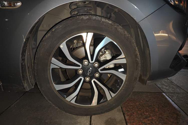 Used Chevrolet Monza 2022 Light Hybrid RS 330T Automatic Comfort Edition Right Front Wheel Hub