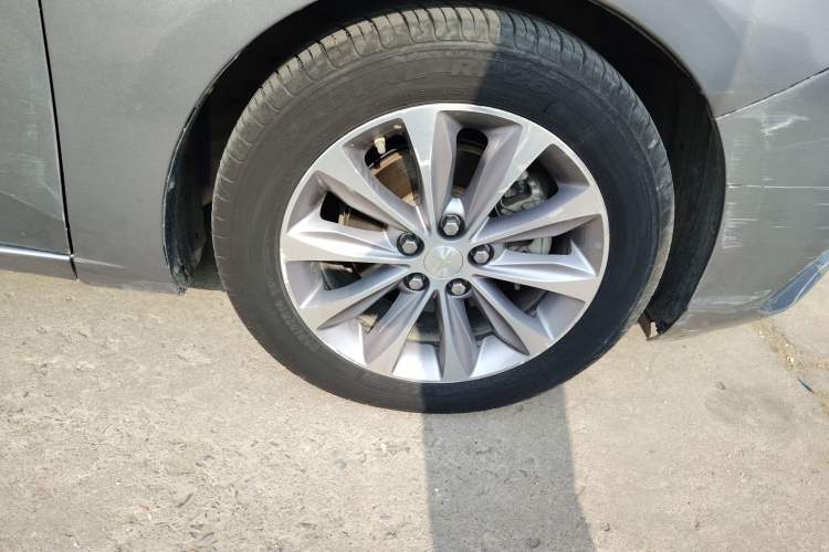 Used Chevrolet Monza 2022 320 Automatic Enjoyment Sunroof Version Right Front Wheel Hub
