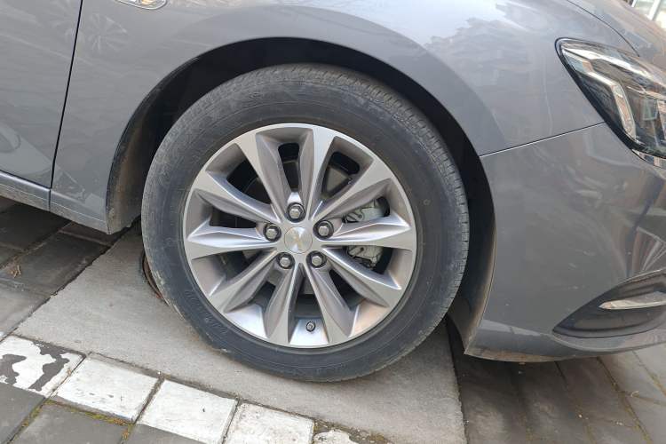 Used Chevrolet Monza 2022 320 Automatic Enjoyment Sunroof Version Right Front Wheel Hub