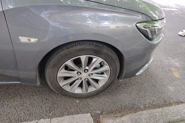 Used Chevrolet Monza 2022 320 Automatic Enjoyment Sunroof Version Right Front Wheel Hub