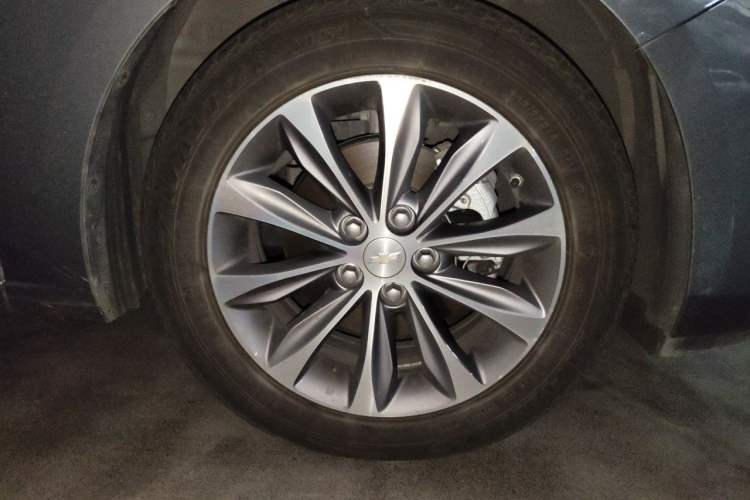 Used Chevrolet Monza 2022 320 Automatic Enjoyment Edition Right Front Wheel Hub