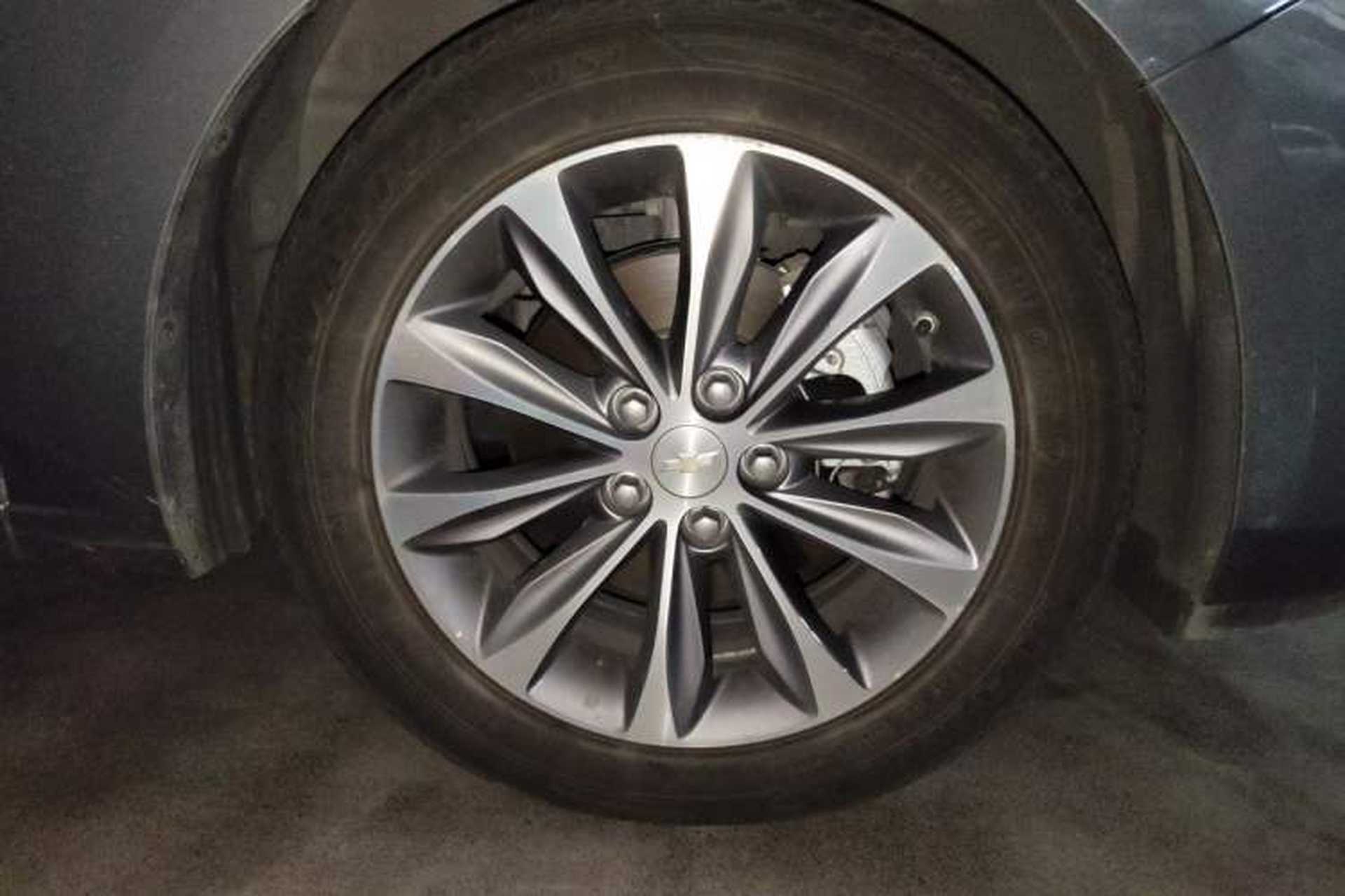 Used Chevrolet Monza 2022 320 Automatic Enjoyment Edition Right Front Wheel Hub