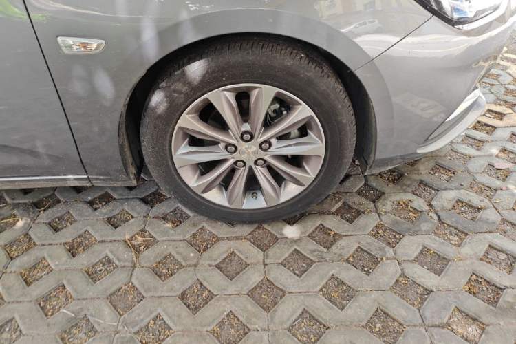Used Chevrolet Monza 2022 320 Automatic Enjoyment Sunroof Version Right Front Wheel Hub