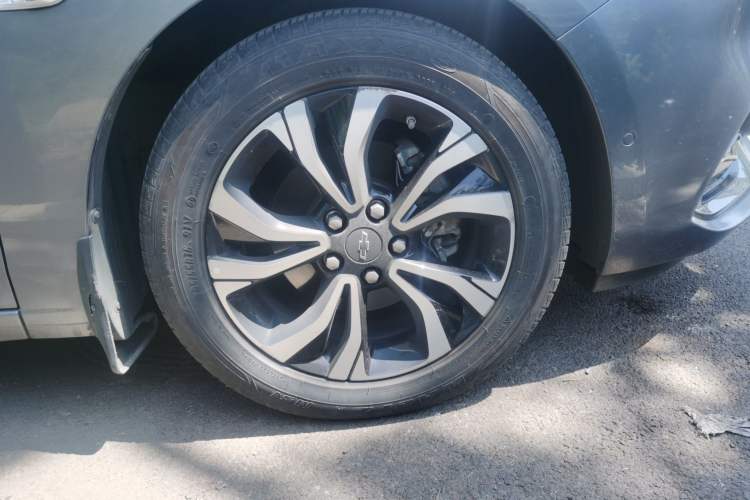 Used Chevrolet Monza 2022 Light Hybrid RS 330T Automatic Comfort Edition Right Front Wheel Hub