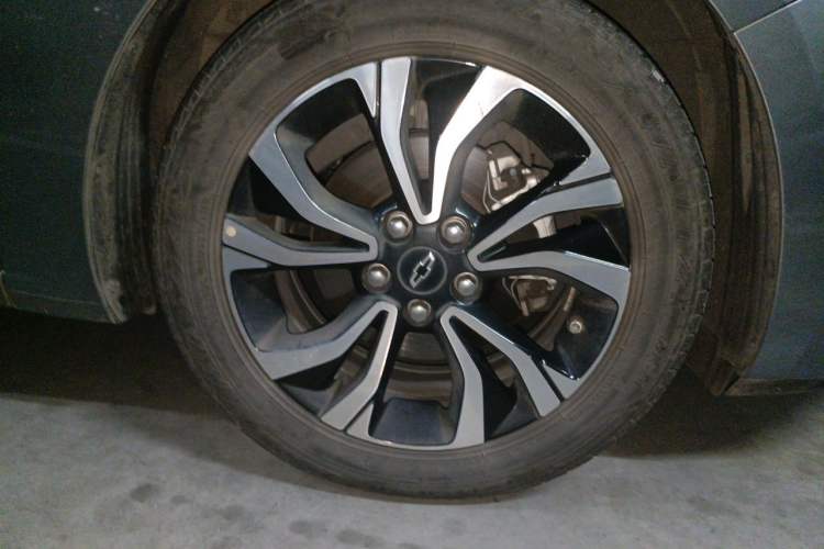 Used Chevrolet Monza 2022 Light Hybrid RS 330T Automatic Comfort Edition Right Front Wheel Hub