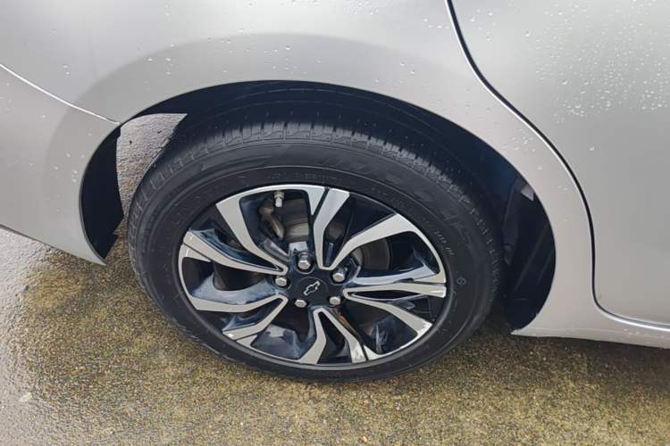Used Chevrolet Monza 2022 Light Hybrid RS 330T Automatic Comfort Edition Right Rear Wheel Hub