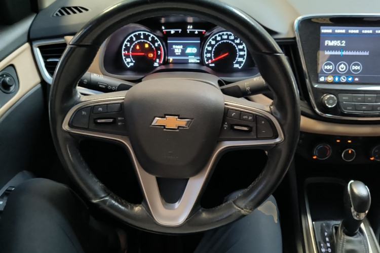 Used Chevrolet Monza 2022 320 Automatic Enjoyment Sunroof Version Steering Wheel