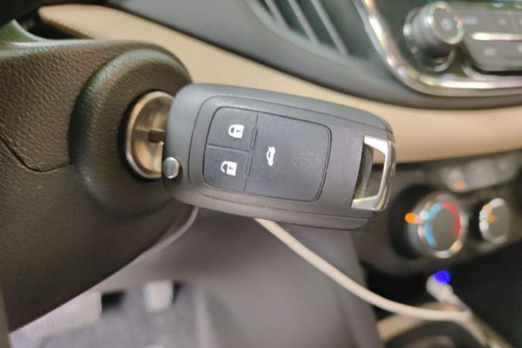 Used Chevrolet Monza 2022 320 Automatic Enjoyment Sunroof Version Vehicle Key