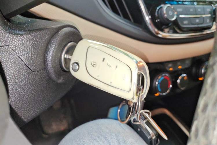 Used Chevrolet Monza 2022 320 Automatic Enjoyment Sunroof Version Vehicle Key