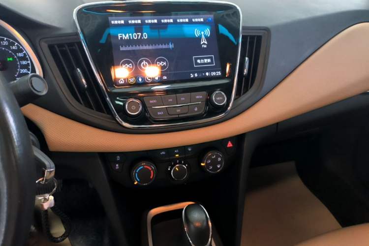 Used Chevrolet Monza 2022 320 Automatic Enjoyment Sunroof Version Audio And AC Panel