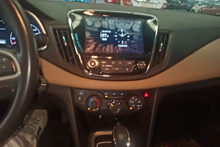 Used Chevrolet Monza 2022 320 Automatic Enjoyment Sunroof Version Audio And AC Panel