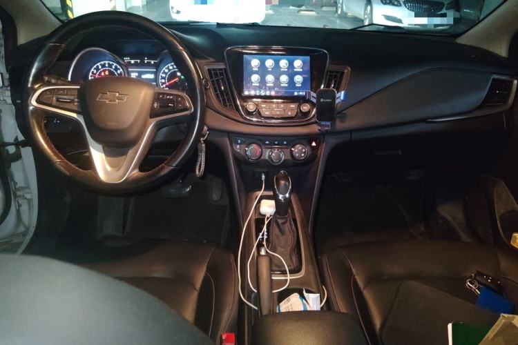 Used Chevrolet Monza 2022 Light Hybrid Redline 320T Dual-Clutch Thrilling Edition Center Console