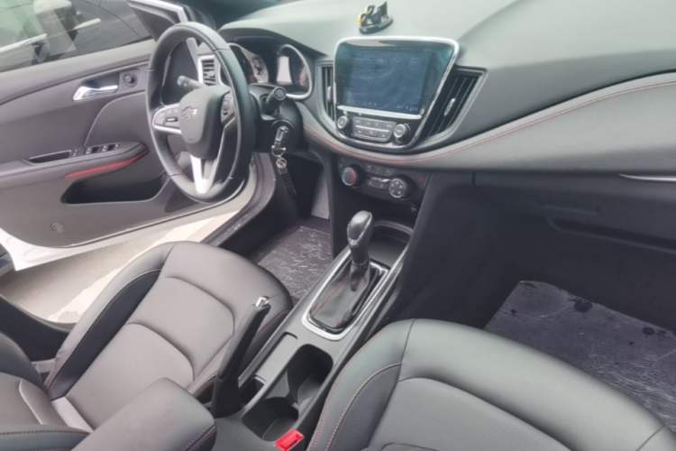Used Chevrolet Monza 2022 Light Hybrid RS 330T Automatic Comfort Edition Center Console