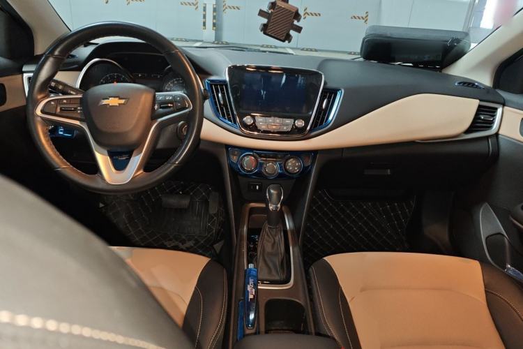 Used Chevrolet Monza 2022 320 Automatic Enjoyment Edition Center Console
