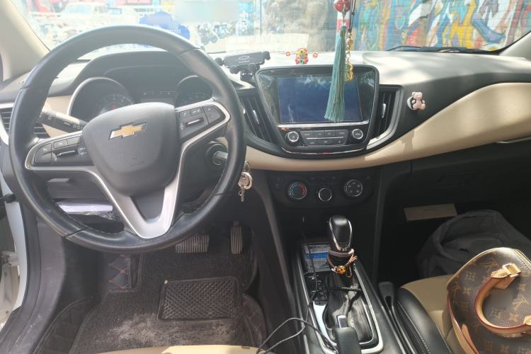 Used Chevrolet Monza 2022 320 Automatic Enjoyment Sunroof Version Center Console