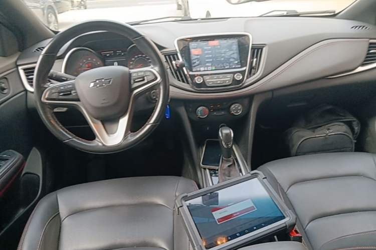 Used Chevrolet Monza 2022 Light Hybrid RS 330T Automatic Comfort Edition Center Console