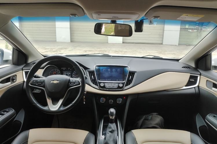 Used Chevrolet Monza 2022 320 Automatic Enjoyment Sunroof Version Center Console