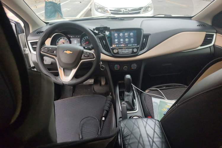 Used Chevrolet Monza 2022 320 Automatic Enjoyment Sunroof Version Center Console