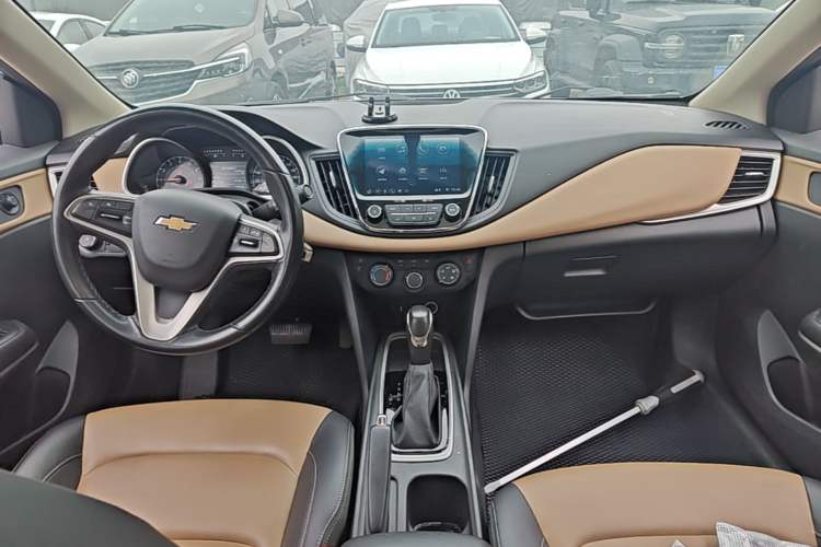 Used Chevrolet Monza 2022 320 Automatic Enjoyment Sunroof Version Center Console