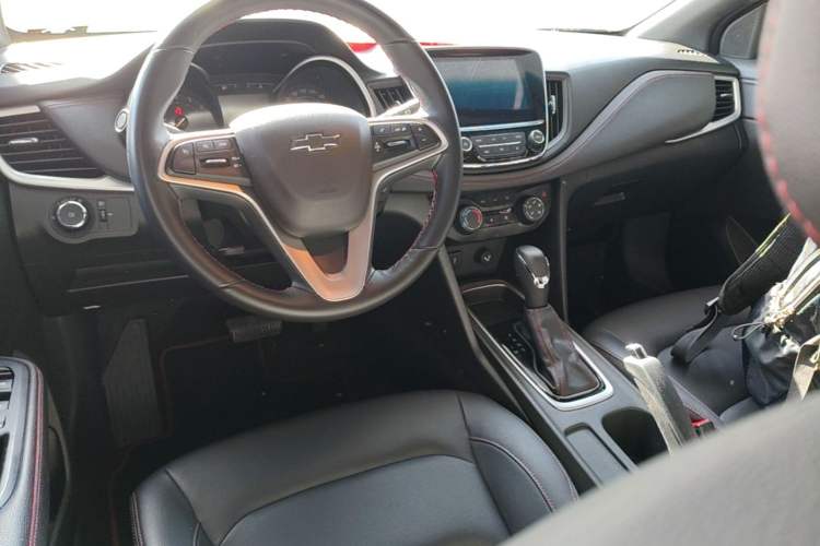 Used Chevrolet Monza 2022 Light Hybrid RS 330T Automatic Comfort Edition Center Console
