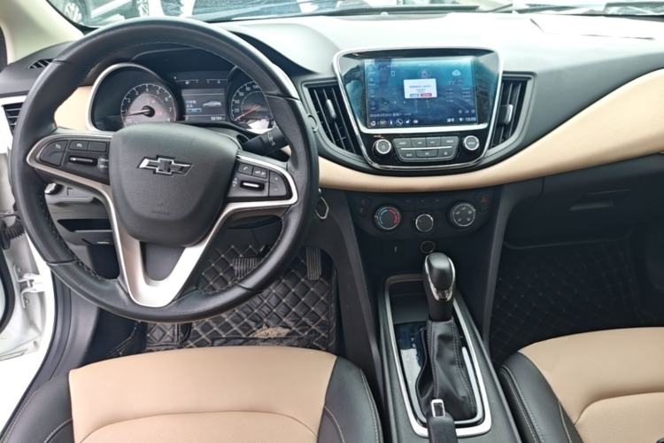 Used Chevrolet Monza 2022 320 Automatic Enjoyment Edition Center Console