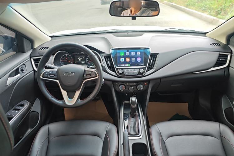 Used Chevrolet Monza 2022 Light Hybrid Redline 320T Dual-Clutch Thrilling Edition Center Console