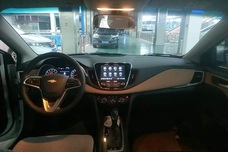 Used Chevrolet Monza 2022 320 Automatic Enjoyment Sunroof Version Center Console